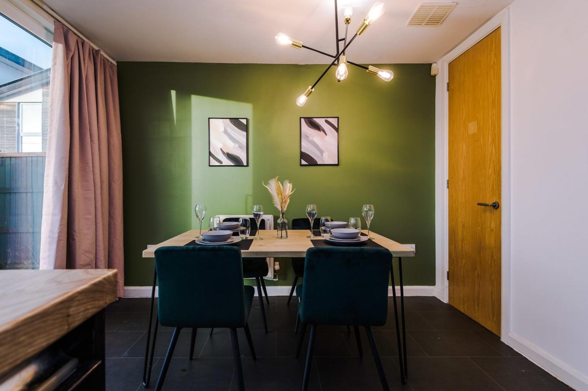 Willa Rest&Recharge At A Spacious Townhouse By The Etihad Manchester Zewnętrze zdjęcie