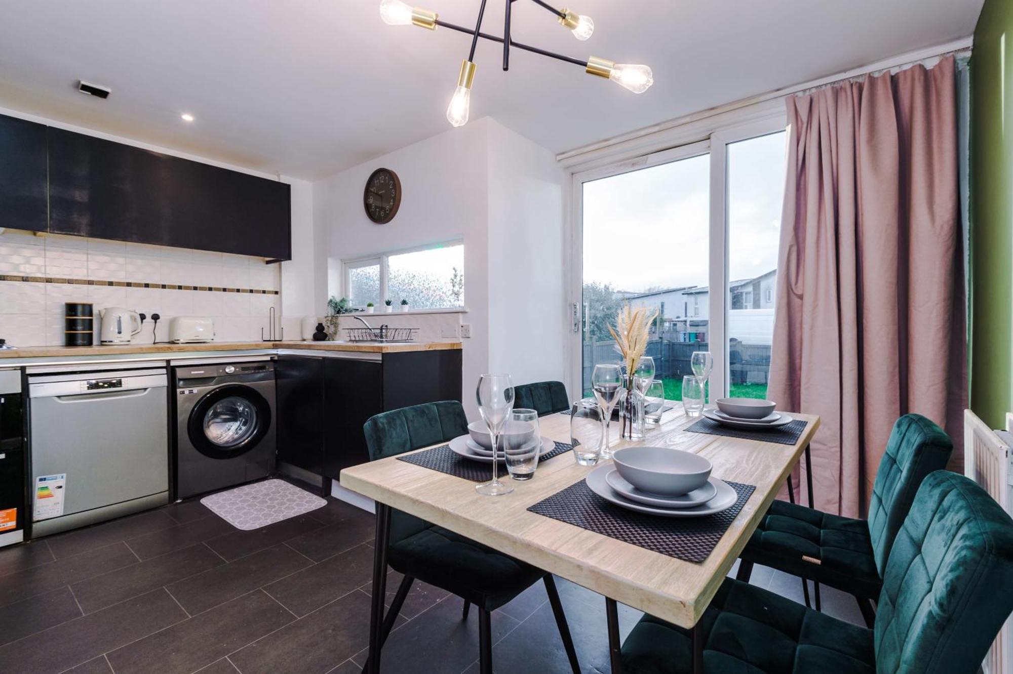 Willa Rest&Recharge At A Spacious Townhouse By The Etihad Manchester Zewnętrze zdjęcie